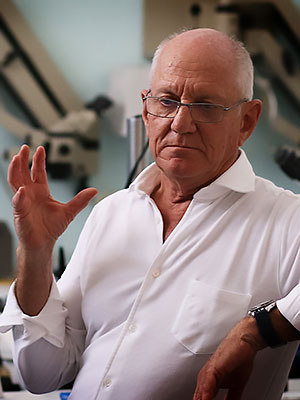Dr. Arnaldo Castellucci